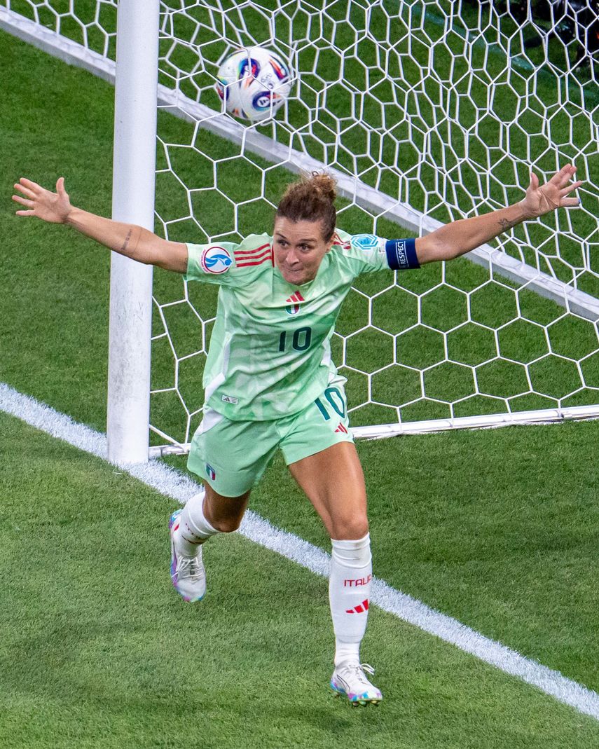 Eurocopa Femenina: Italia gana a Noruega in extremis y avanza a semifinales