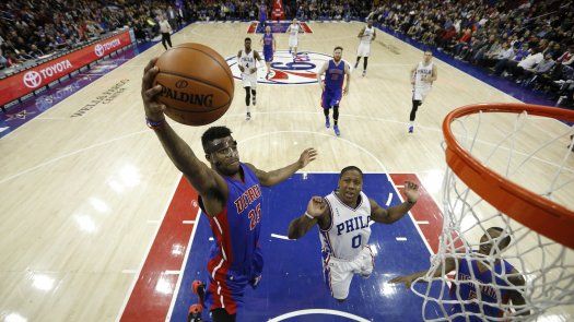 Pistons remontan para vencer a 76ers 125-111