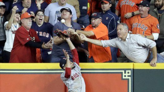 Interferencia de fanático priva de jonrón a Altuve