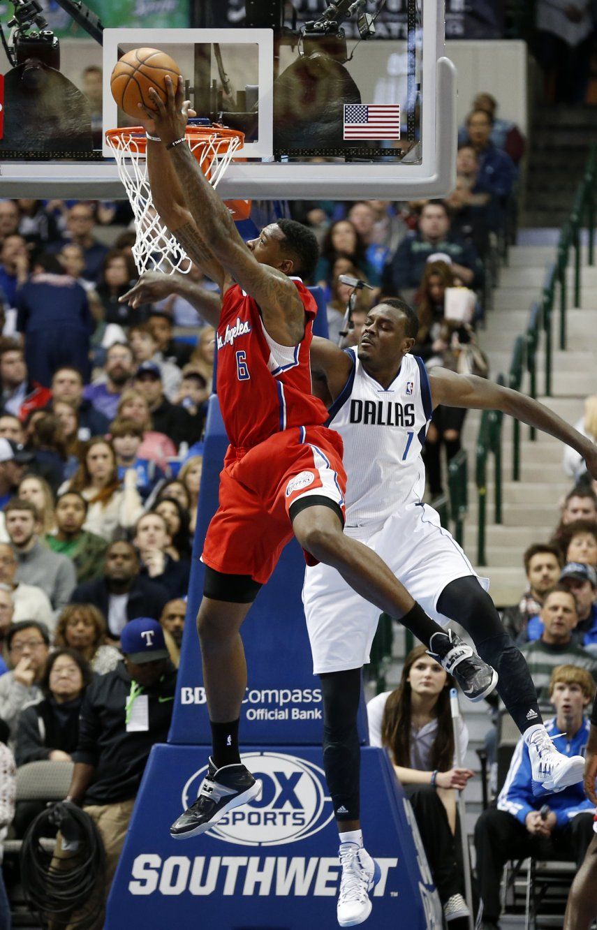 Clippers ganan en Dallas, pero pierden a Paul