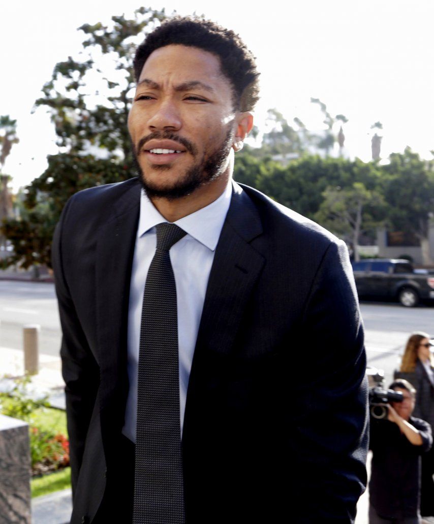 En manos de jurado demanda contra Derrick Rose