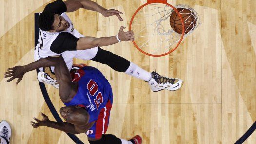 Pelicans vencen a Pistons en retorno de Davis