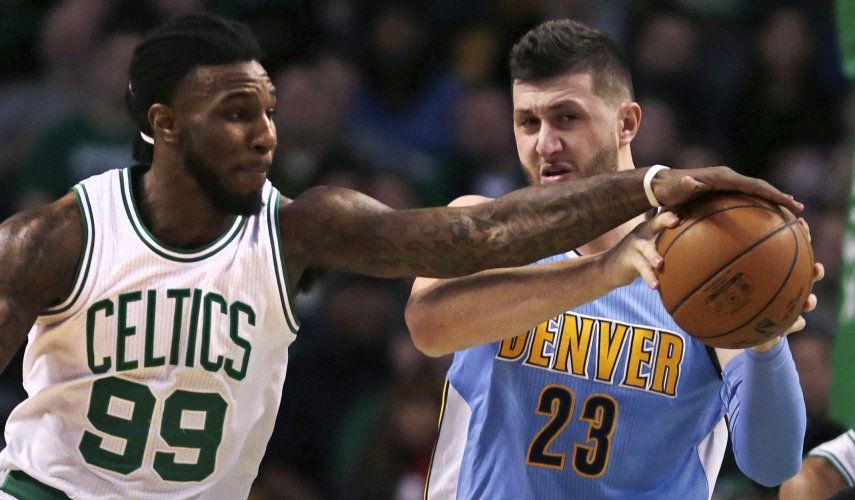 Bradley anota 27, Celtics doblegan a Denver