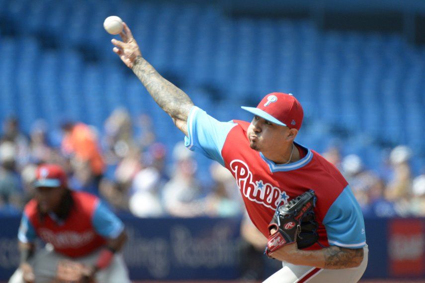 Con 4 jonrones, los Filis superan a los Azulejos 8-3