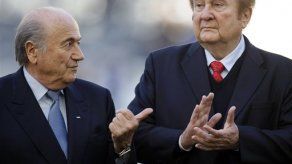 América: Blatter y Leoz son abucheados en estadio