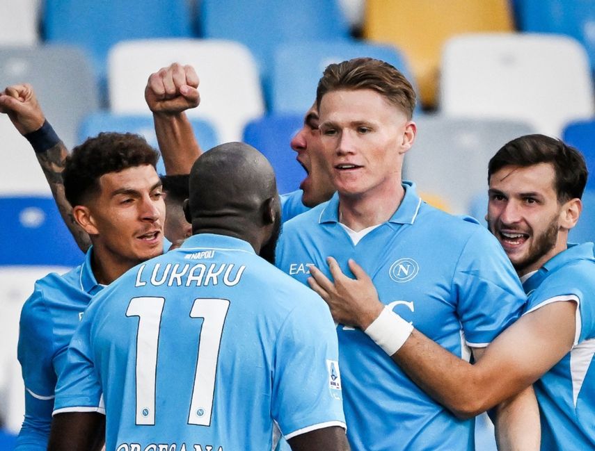 Napoli vence al Como en la Serie A