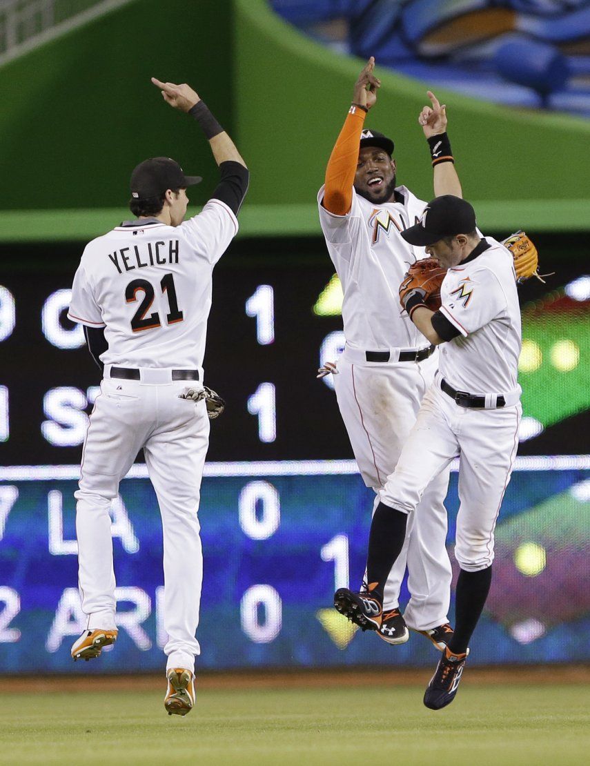 Gordon conecta cuadrangular dentro del parque; Marlins ganan