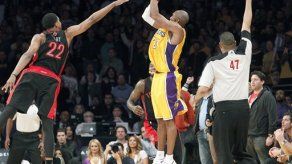 Un enorme Bryant decide victoria de Lakers
