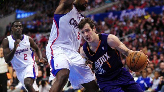Suns frenan a los Pacers en la NBA