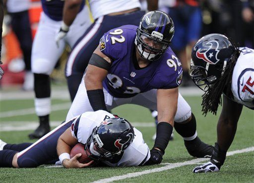 Ravens lucen a la defensiva y arrollan a Texans