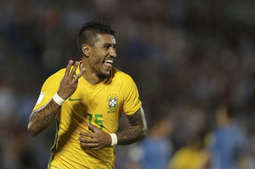 Barcelona adquiere a mediocampista brasileño Paulinho