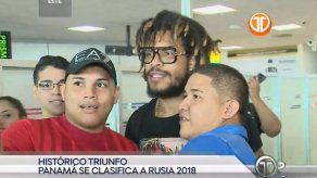 Román revoluciona aeropuerto en regreso de jugadores a sus clubes