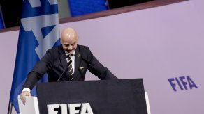 Entrenadora de afganas pide renuncia de Infantino