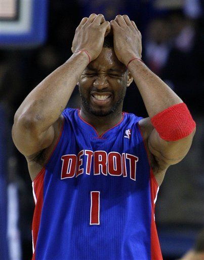 Ellis ayuda a los Warriors a contener a los Pistons