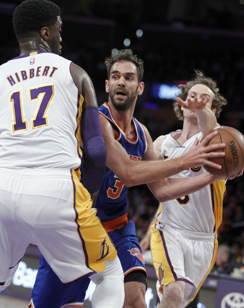 Triple agónico de Calderón da triunfo a Knicks