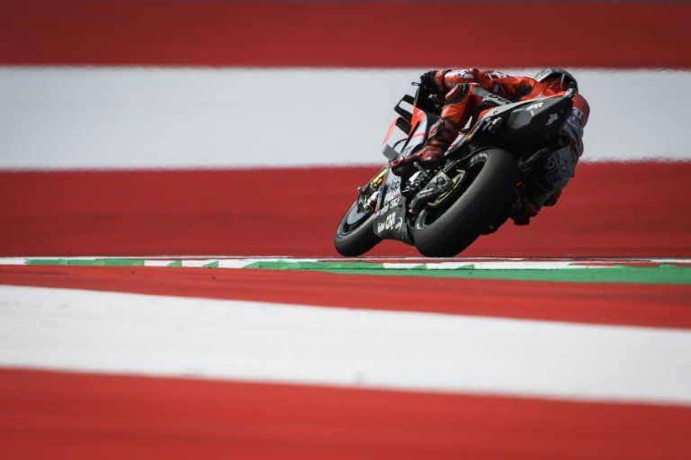 Lorenzo gana un dramático pulso a Márquez en el GP de Austria