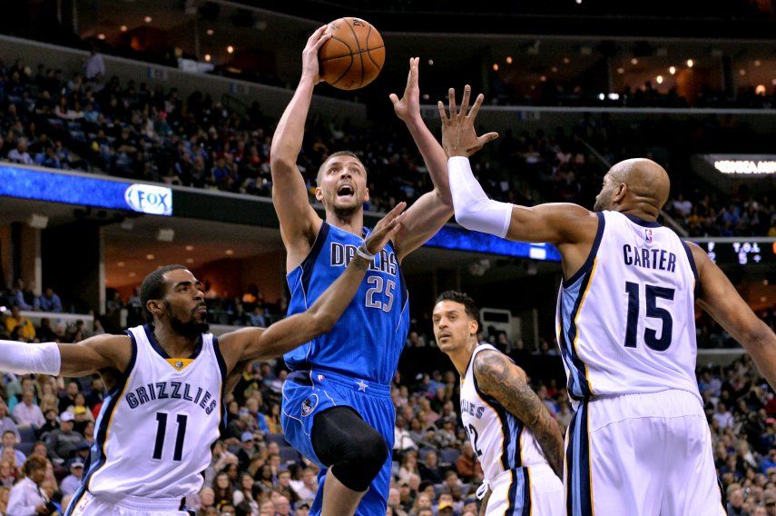 Parsons anota 26 puntos en victoria de Mavericks