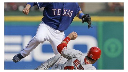 MLB: Angelinos 7, Rangers 3; triunfo de Lackey