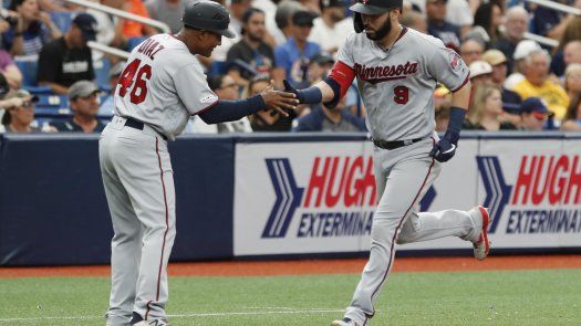 González y Buxton jonronean, Mellizos derrotan 6-2 a Rays