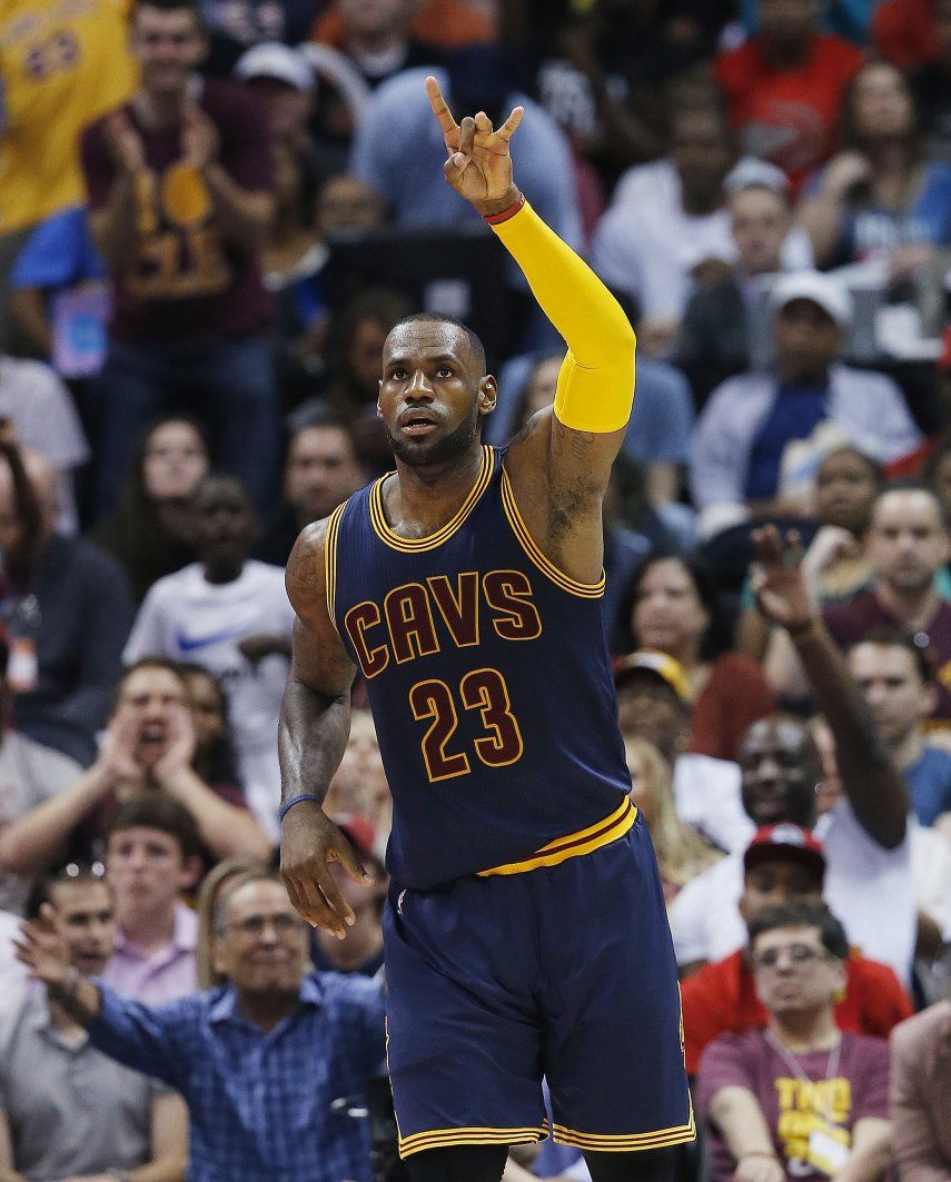 LeBron dice que su permanencia en NBA depende de sus hijos