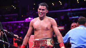 David Benavidez, el polémico invicto que busca ganar la oportunidad con el Canelo