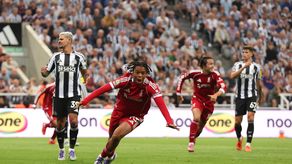 Liverpool ganó in extremis al Newcastle con gol del joven Rio Ngumoha