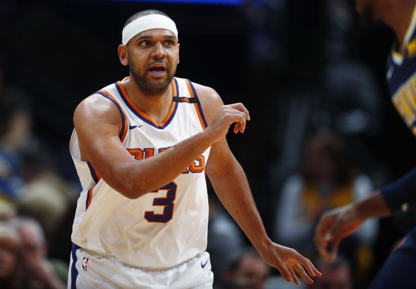 Suns vence a Nuggets de la mano de Booker y Warren