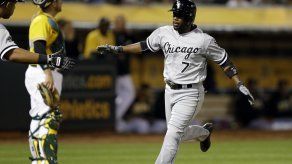 Jonrón de Rollins impulsa a Medias Blancas ante Atléticos