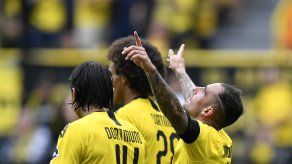 Dortmund arranca campaña con triunfo de 5-1 sobre Augsburg