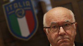Presidente de fútbol italiano renuncia por no ir al Mundial
