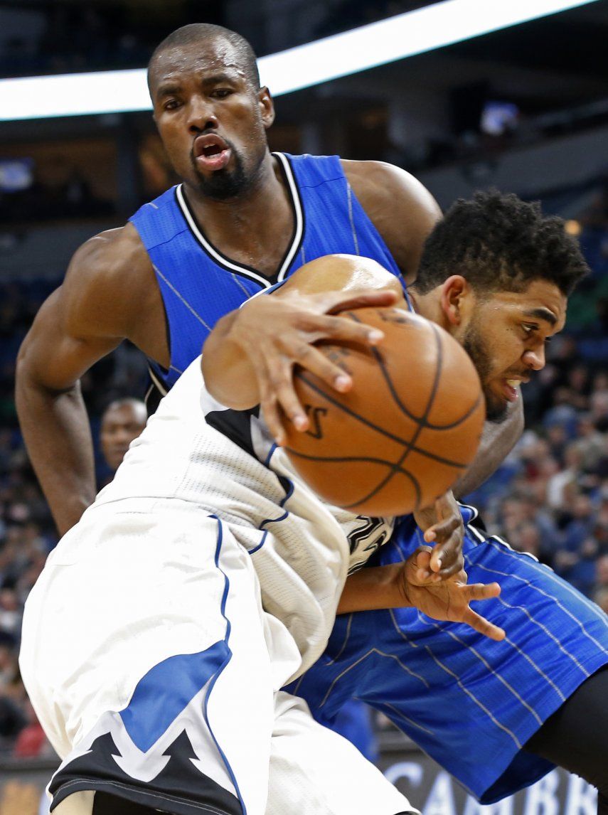 Con doble doble de Towns, Wolves ganan en prórroga