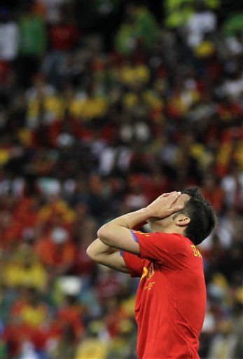 Mundial: España duda en el mediocampo y Aragonés critica