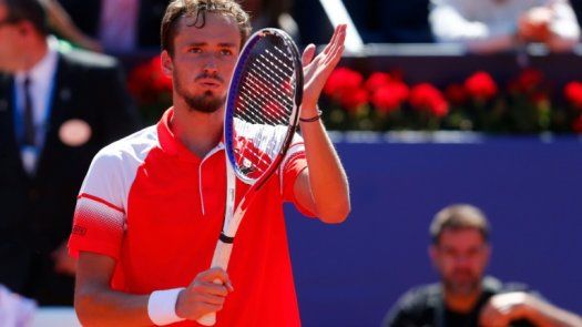 Medvedev se clasifica para la final en Barcelona tras superar a Nishikori
