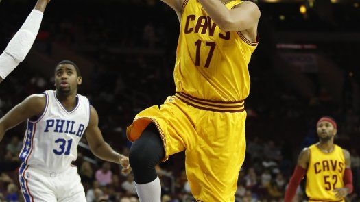 Fuente AP: Warriors llegan a acuerdo con Varejao