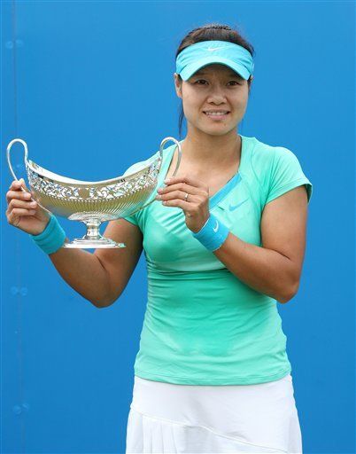 China Li Na vence a Sharapova en final de Birmingham