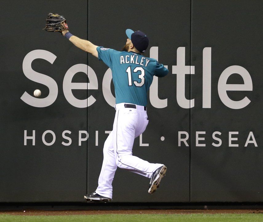Jonrón de Domínguez da triunfo a Astros en Seattle