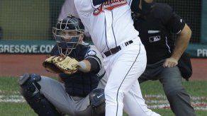 Indios ceden a dominicano Peralta a los Tigres