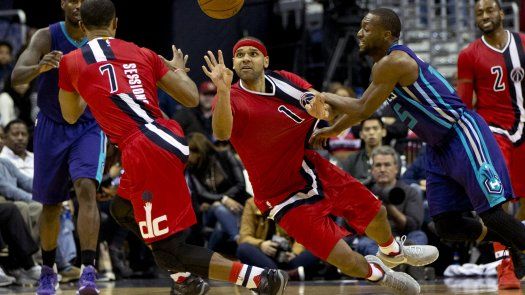 Con doble doble de Wall, Wizards vencen a Hornets