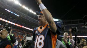 Manning rompe récord y tritura a 49ers