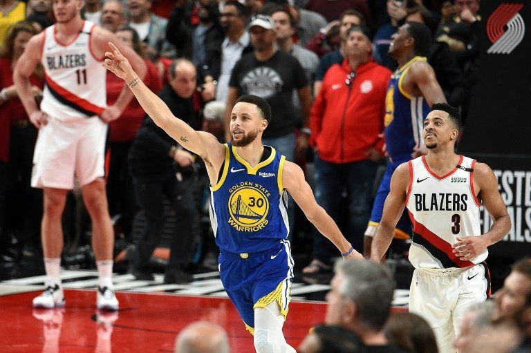 Warriors vencen a Blazers 119-117 en tiempo extra y avanzan a final de la NBA