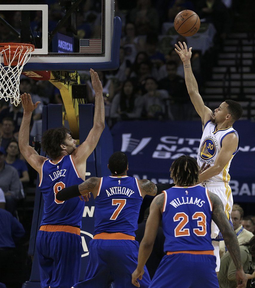 Stephen Curry amplía en ocho su record de triples