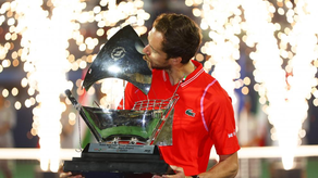 El tenista ruso Daniil Medvedev gana en Dubái su tercer título en tres semanas