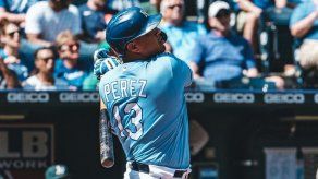 MLB: Salvador Pérez iguala racha histórica de cuadrangulares para un receptor