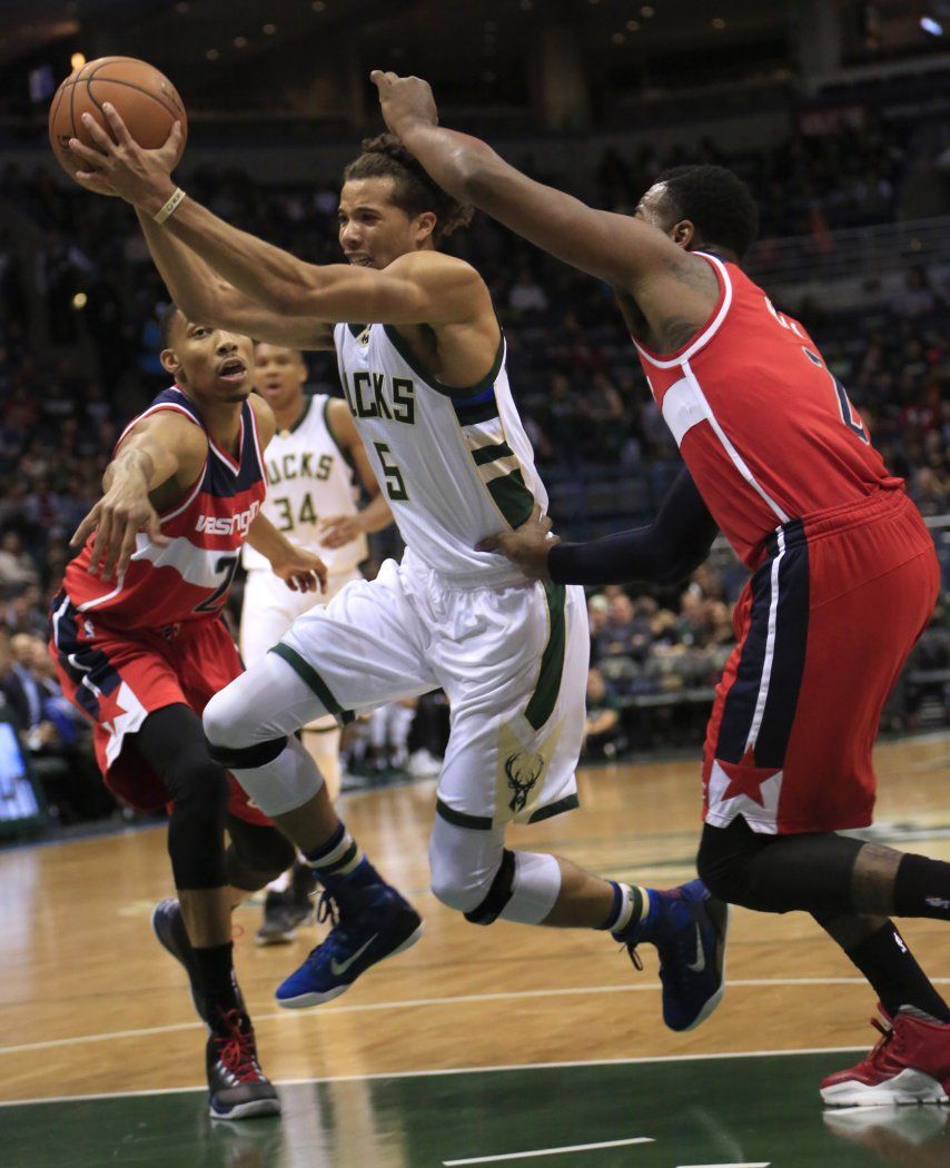 Beal aporta 26 puntos en victoria de Wizards frente a Bucks