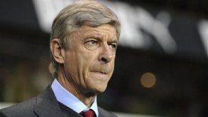 Wenger descarta transferencia de Fábregas al Barcelona