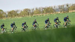 Valverde encabeza un pelotón conmocionado por Scarponi en Lieja-Bastoña-Lieja