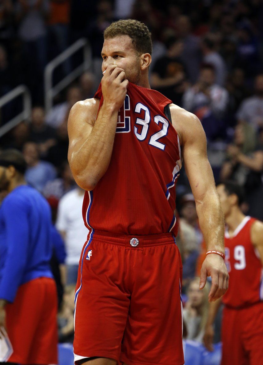 Knight, Bledsoe lideran a Suns ante unos diezmados Clippers