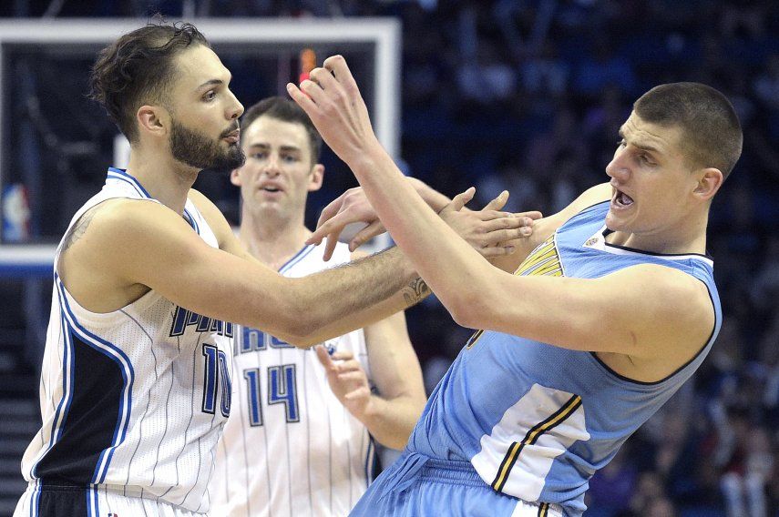 Fournier y Smith lideran victoria de Orlando ante Nuggets