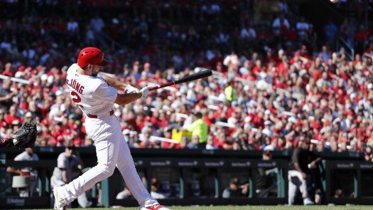 Cardenales barre a Gigantes, panameño Sosa debuta con una anotada