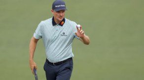Rose se aferra a ventaja de 1 golpe en el Masters